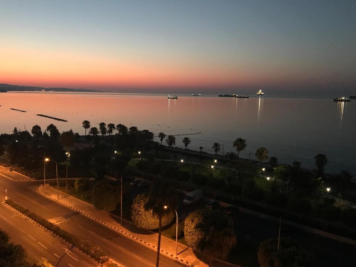 A City-Center Seaview Penthouse At Oceanic Лімасол Екстер'єр фото