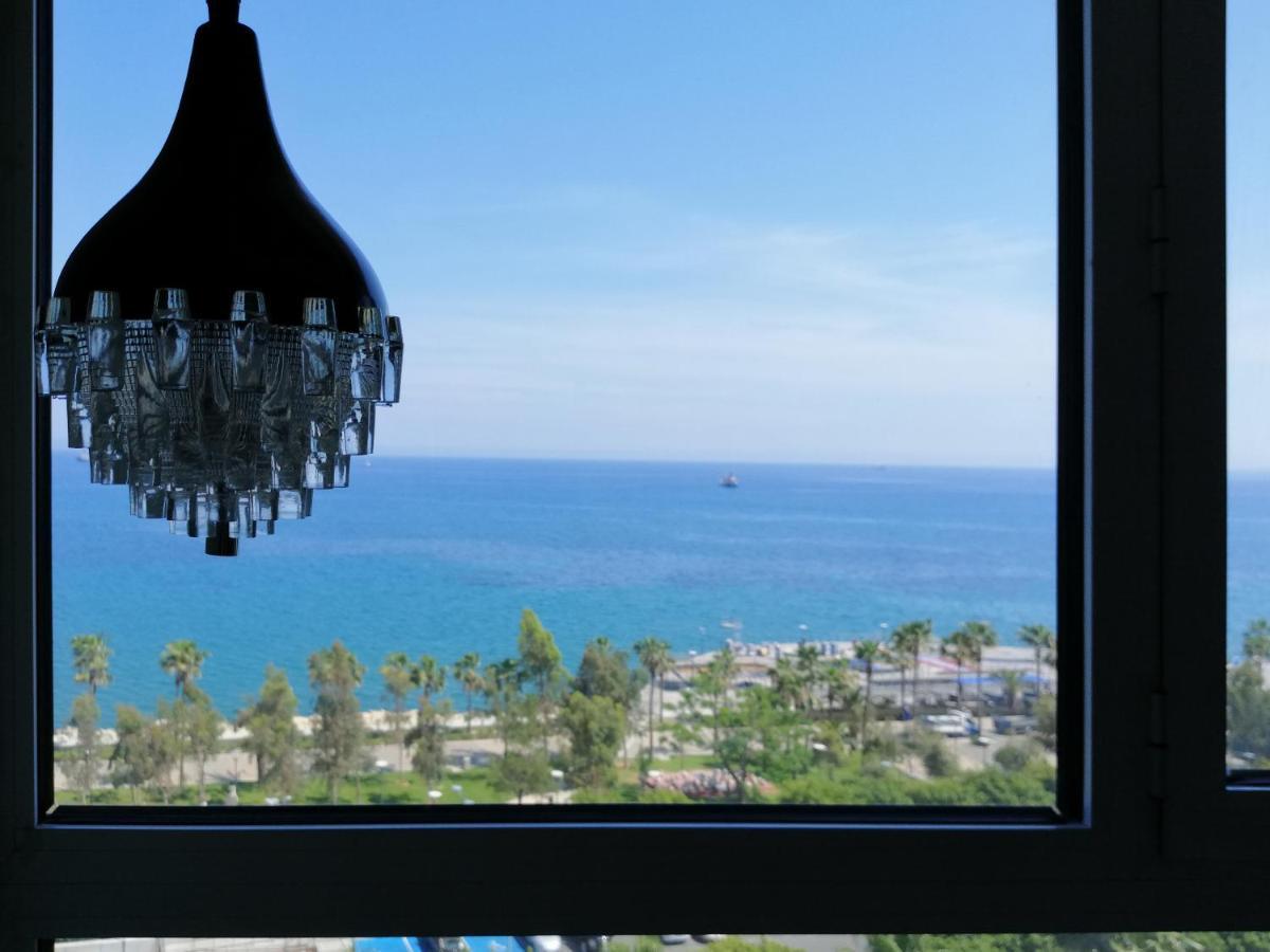 A City-Center Seaview Penthouse At Oceanic Лімасол Екстер'єр фото