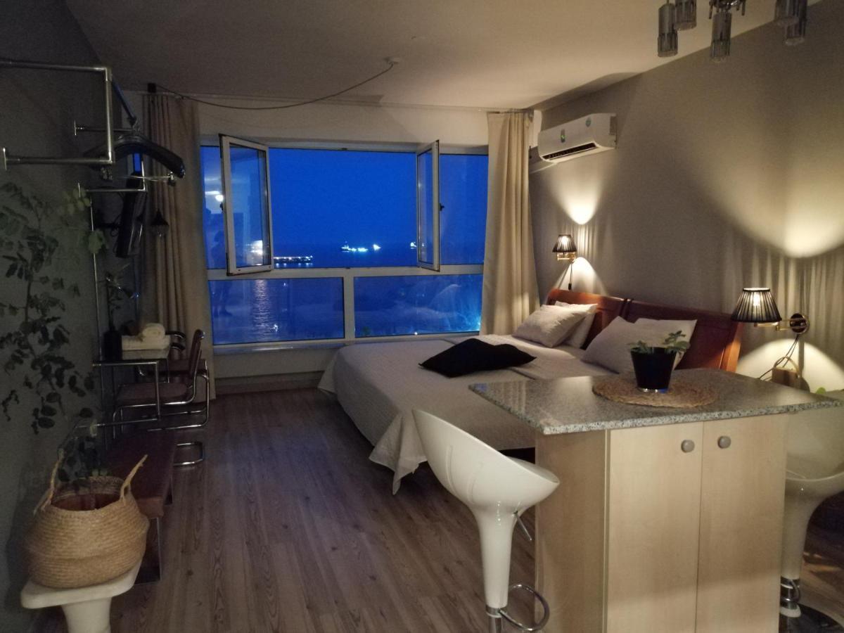 A City-Center Seaview Penthouse At Oceanic Лімасол Екстер'єр фото