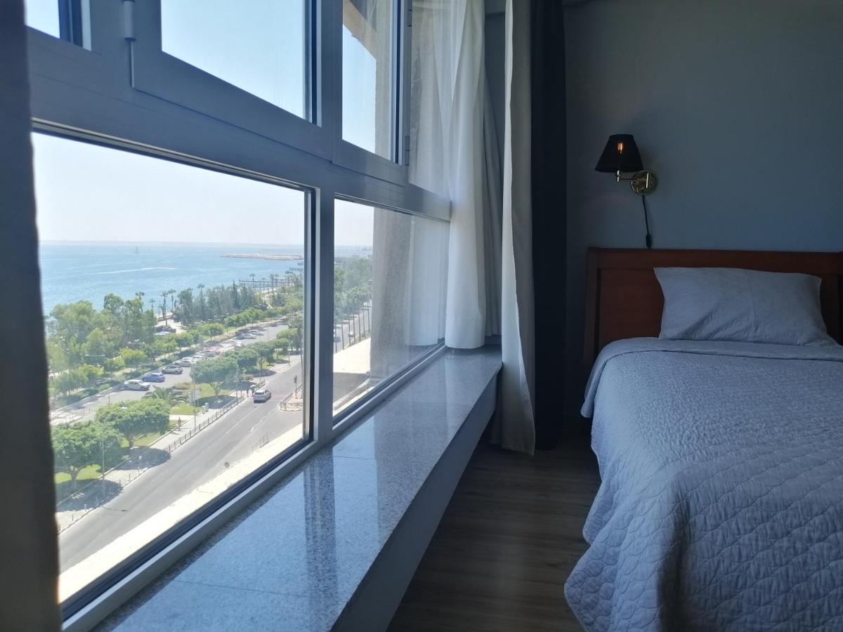 A City-Center Seaview Penthouse At Oceanic Лімасол Екстер'єр фото